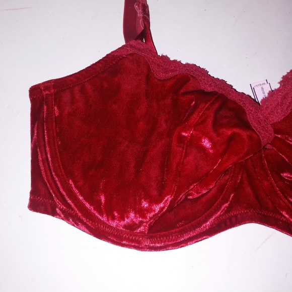 B2G1 Victoria Secret Bra - Picture 6 of 7